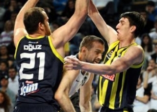 http://www.sporx.com/img/3/2011/efes-fener-oguz.jpg