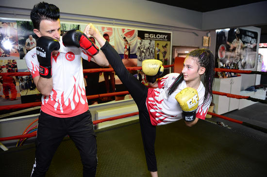 kick boks hem oz guven hem sampiyonluk kazandirdi