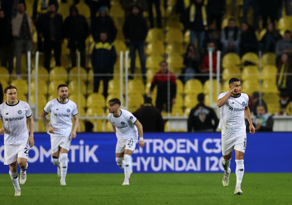 Fenerbahçe - Adana Demirspor - Futbol --- 2015 Yılın Fotografları ...