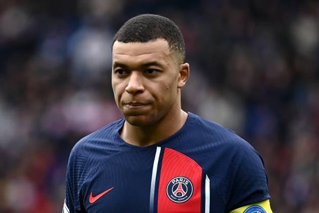 MBAPPE 84 DAKKADA 1 GOLLE ALARI SARSTI