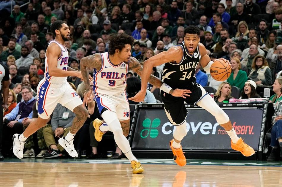 BUCKS 114-105 76ERS