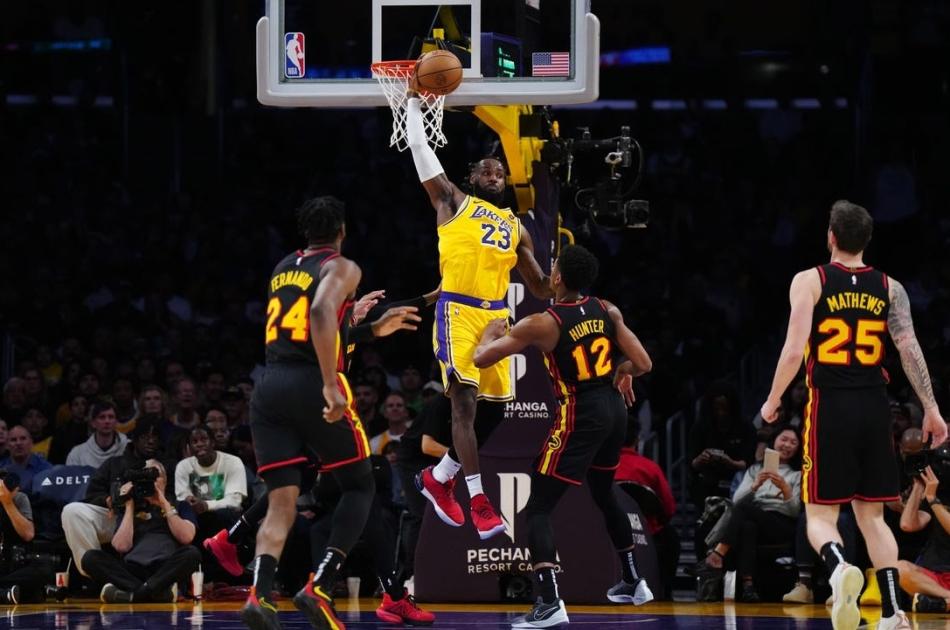 LAKERS 136-105 HAWKS