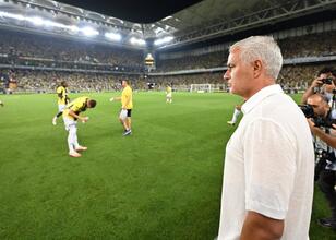 Jose Mourinho, Süper Lig'deki ilk maçında sarı kart gördü