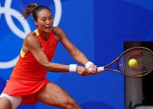 Tenis kadınlarda altın madalyayı Çinli Qinwen Zheng kazandı