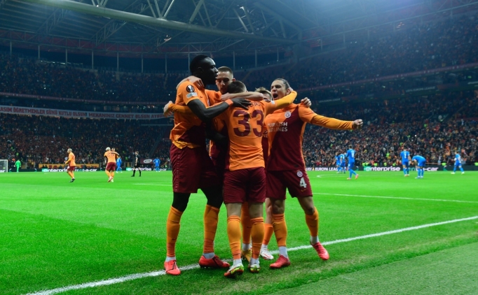 Galatasaray 4 Atti Gruptan Cikti