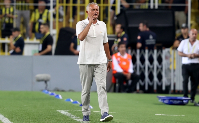 Jose Mourinho, Sper Lig'deki ilk manda sar kart grd