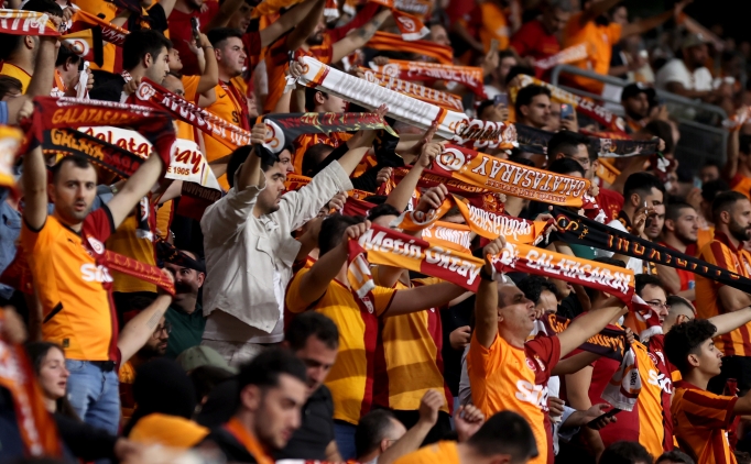 Galatasaray taraftarndan olay pankart!