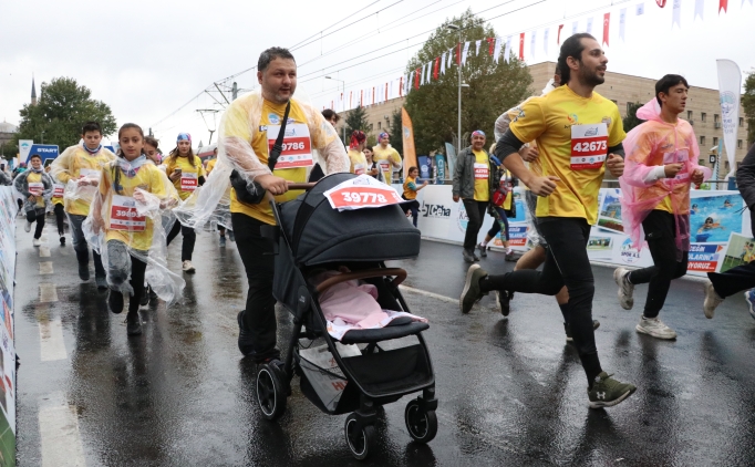 4. Uluslararas Kayseri Yar Maratonu kouldu