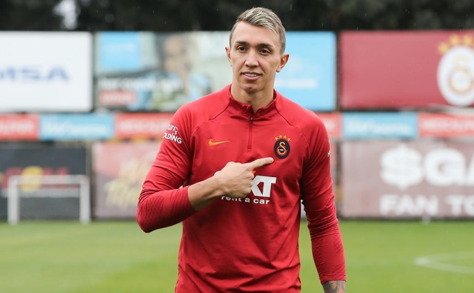 Muslera neden krmz kart grd?