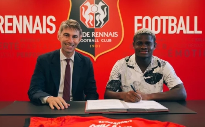 Rennes, Faye'yi resmen aklad