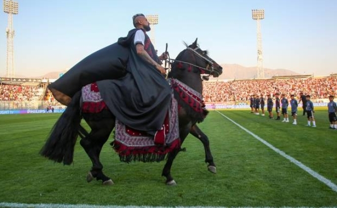 Arturo Vidal, eski takm Colo-Colo'ya at srtnda dnd