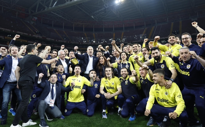 Dursun zbek'in konutuu srada Fenerbahe'den paylam