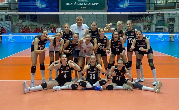 U16 Kadn Milli Voleybol Takm, Romanya'ya set vermedi