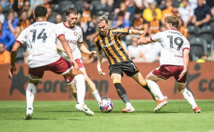 Hull City sezona beraberlikle balad