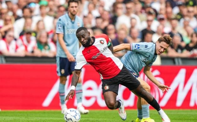 Feyenoord sezona puan kaybyla balad