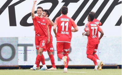 Umut Nayir Hat-trick yapt, mraniyespor umutland!