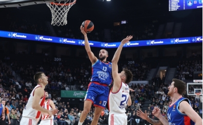 Anadolu Efes, Kzlyldz' eli bo gnderdi!