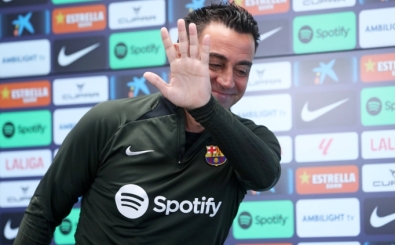 Manchester United harekete geti: Xavi