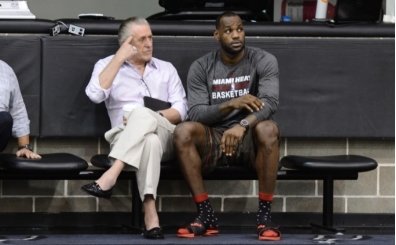 Riley: 'LeBron ayrlmasa, 6 ampiyonluk daha kazanrdk'