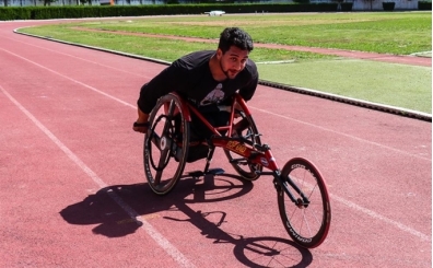 ampiyon para atletizmci Fatih, tekerlekli sandalyesinin yenilenmesini istiyor