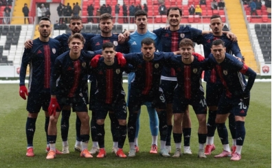 Altınordu sahasında Adana 01 ile rakip