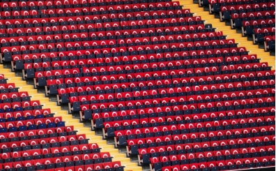 Fenerbahçe'den anlamlı hamle: Tribünler kırmızı-beyaz